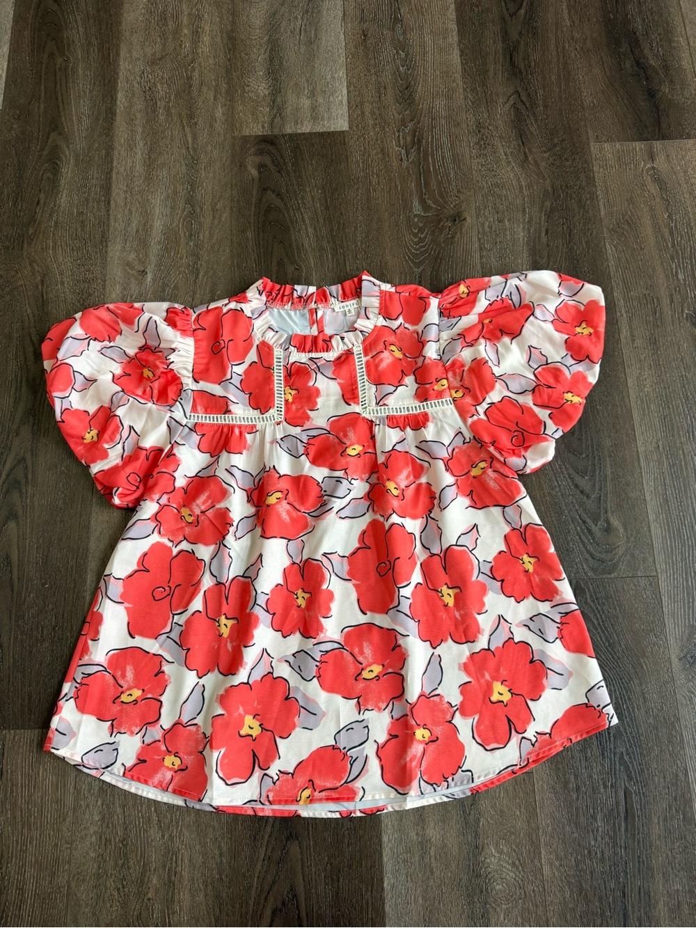 JODIFL White Top with Red Floral Print